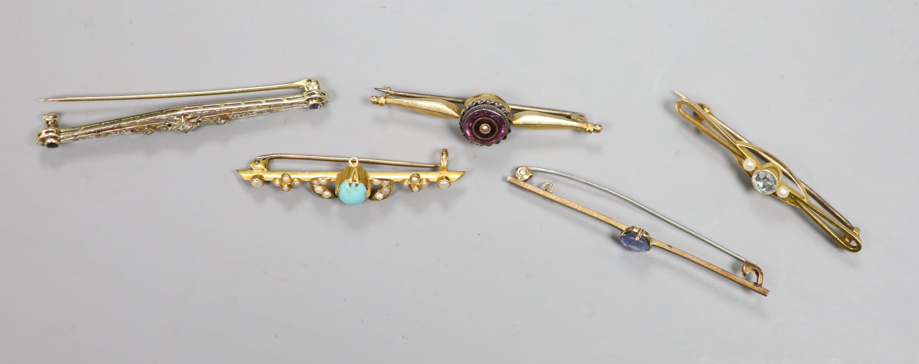 5 assorted bar brooches.